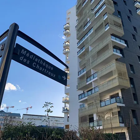Charming Eiffel Tower View * Issy-les-Moulineaux