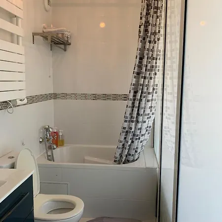 Charming Eiffel Tower View *