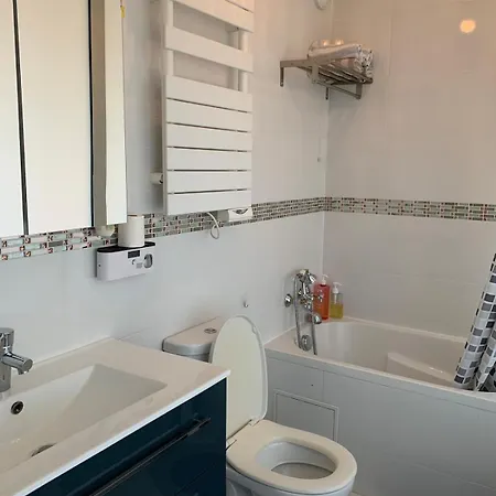 Charming Eiffel Tower View * Issy-les-Moulineaux