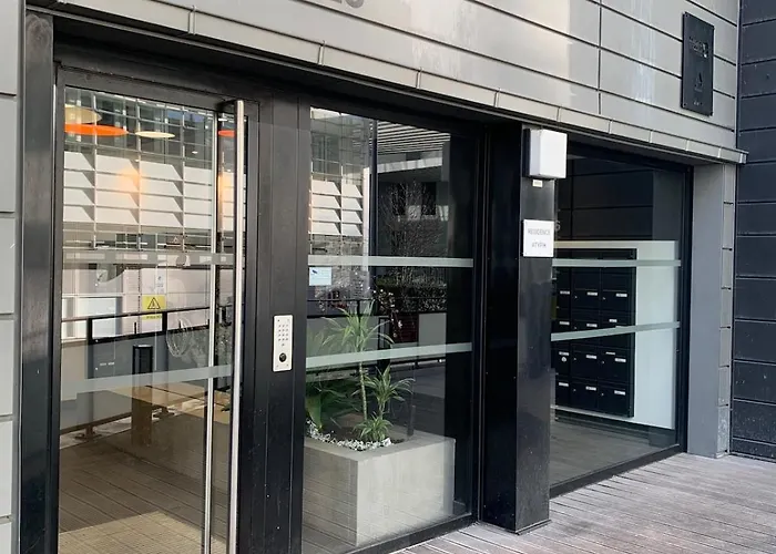 Charming Eiffel Tower View Issy-les-Moulineaux