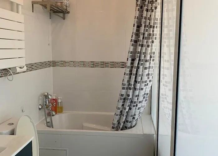 Charming Eiffel Tower View *